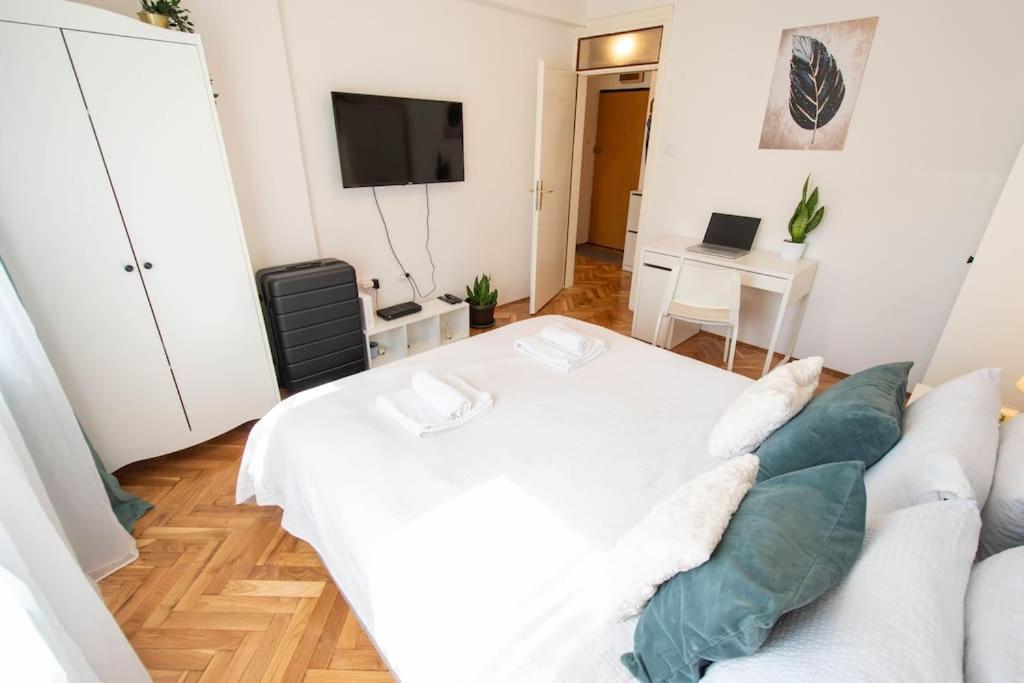 Boulevard 1-bedroom Flat * Novi Sad